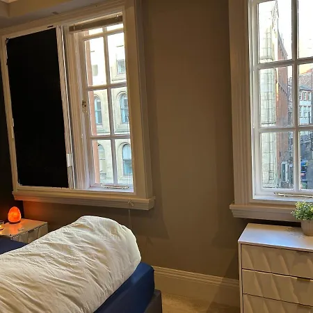 - Deansgate Luxe Apartmán *