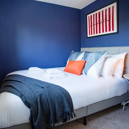 Comfy 3br - Near Deansgate - Perfect For Work, Leisure & Stadium Visits With Parking *