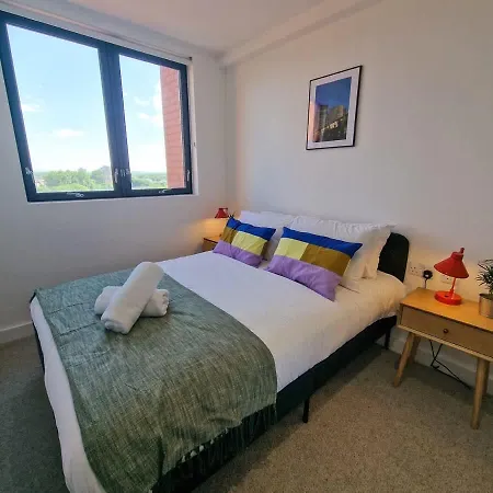 Sleeps 8 Penthouse By Superhost Manchester