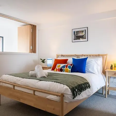 Sleeps 8 Penthouse By Superhost