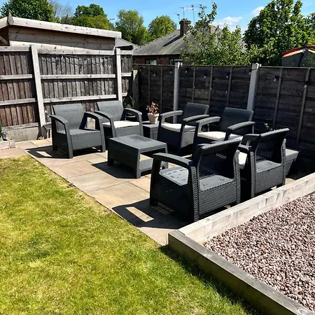 Spacious, Cosy & Stylish 3 Bed In Salford, Near Trafford Park - Free Parking Holiday home Manchester