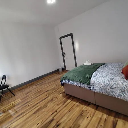 Double-bedroom In The Heart Of Harpurhey A4 Perfect For Short