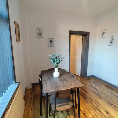 Double-bedroom In The Heart Of Harpurhey A4 Perfect For Short Penzion