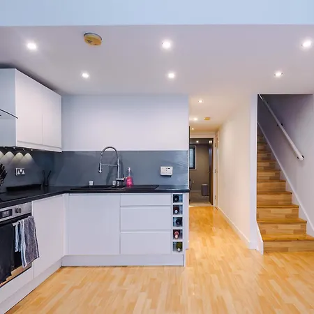 Apartment Stunning Duplex In Manchester, Workspace For Professionals Manchester