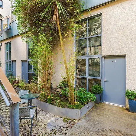 Stunning Duplex In Manchester, Workspace For Professionals Apartment