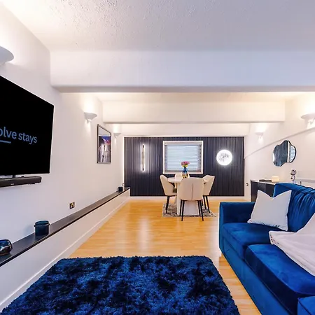 Stunning Duplex In Manchester, Workspace For Professionals Apartment *