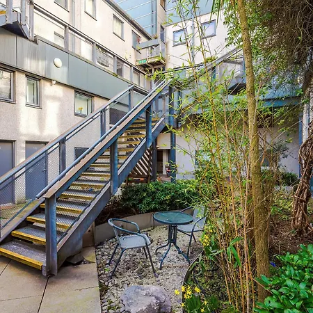 Stunning Duplex In Manchester, Workspace For Professionals Apartment Manchester