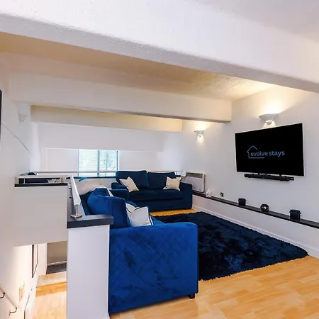 Stunning Duplex In Manchester, Workspace For Professionals Apartment *