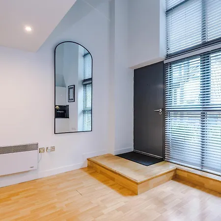 Stunning Duplex In Manchester, Workspace For Professionals 아파트 *