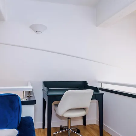 Stunning Duplex In Manchester, Workspace For Professionals