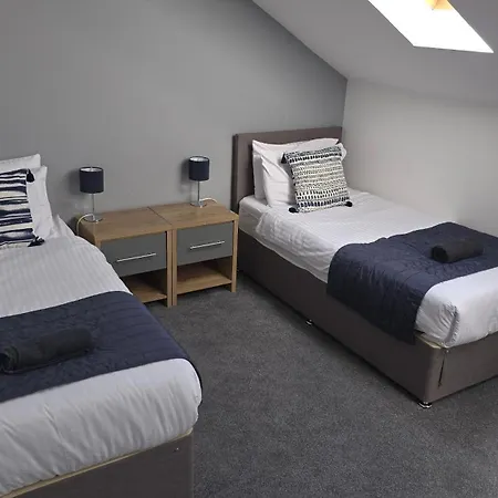 4 Bedroom Tameside Greater Sleeps 8 Tatil Evi *