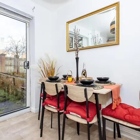 - Centre - Parking - Full Kitchen - M60 Semesterbostad