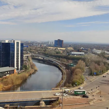 Penthouse-like With & Waterfront Views In Old Trafford With 500mbps Internet And Netflix *