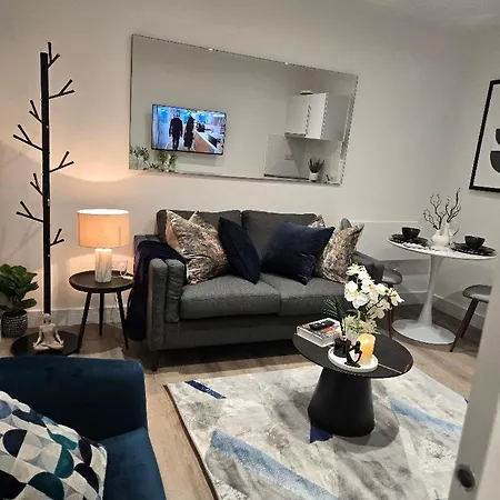 The Cosy Nest - Short Let In Salford Apartament
