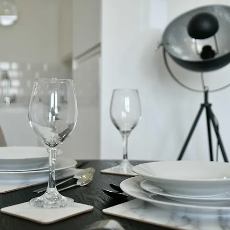 Spacious 1 Bed Near Etihad *