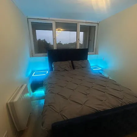 Cozy In Apartment *