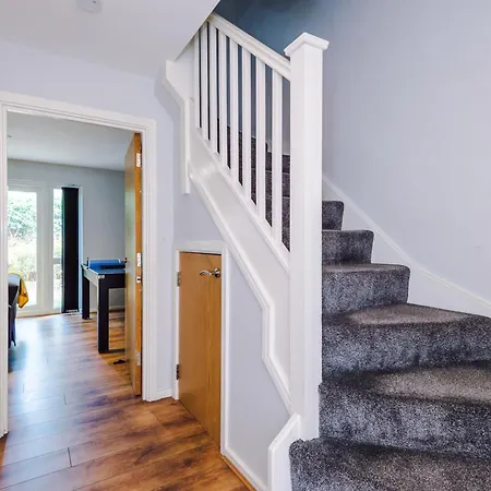 Stunning Townhouse In Salford, Free Parking, Pool Table, Table Tennis, 4bedrooms Appartamento Manchester