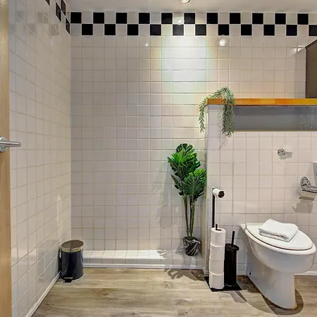 Lejlighed Pass The Keys Modern 2 Bed Centre Balcony *