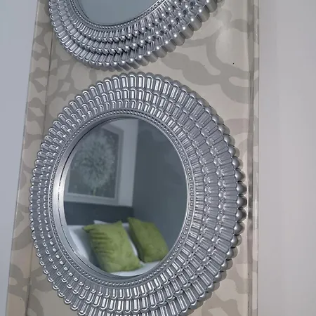 Tatil Evi 4 Bedroom Tameside Greater Sleeps 8 *