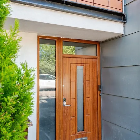 Hébergement de vacances Comfortable 3-storey House With Free Car Parking
