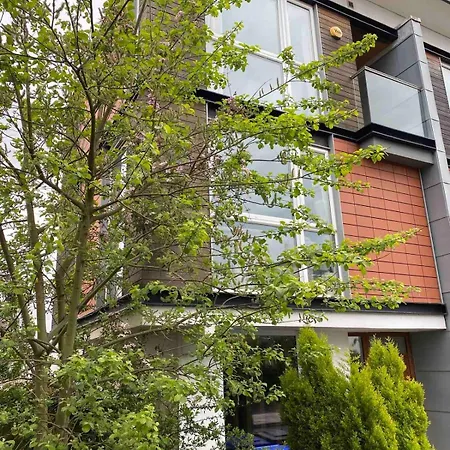 Comfortable 3-storey House With Free Car Parking Dom wakacyjny *