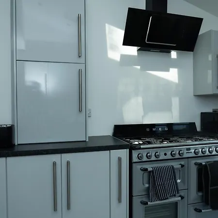 Casa de Férias 4 Bed Failsworth - 3 Bathrooms - Free Parking - Ideal For Contractors & Families