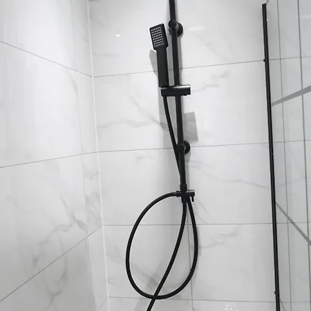 Modern House - 3 Bedrooms - 1 Bath - Mancity Hébergement de vacances *