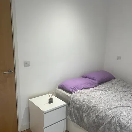 Couette-café A Cozy With Private Bathroom In A Two Bedroom Manchester