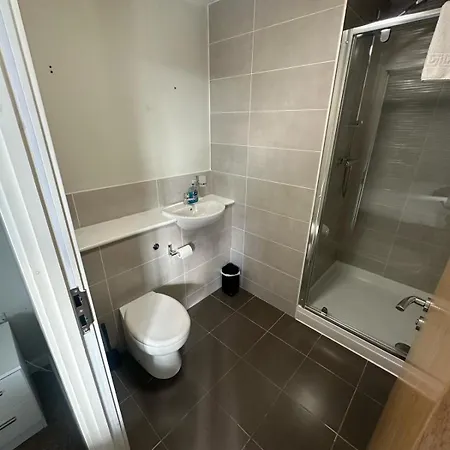 Beehosting Adelphi Wharf 4*