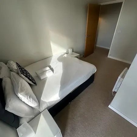 Beehosting Adelphi Wharf