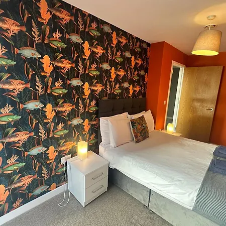 Beehosting Adelphi Wharf