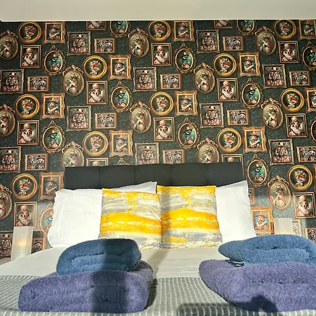 Beehosting Adelphi Wharf Apart Otel