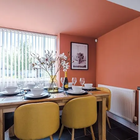 Stunning 3-bdrm House In Manchester-modern&comfort Apartment