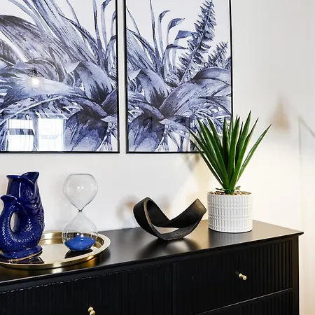 2 Flats Near Coop Arena & Etihad Stadium