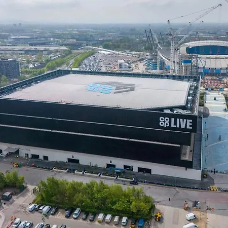 Apartamento Centre Apt, With Free Secured Parking & Balcony, Sleeps 4