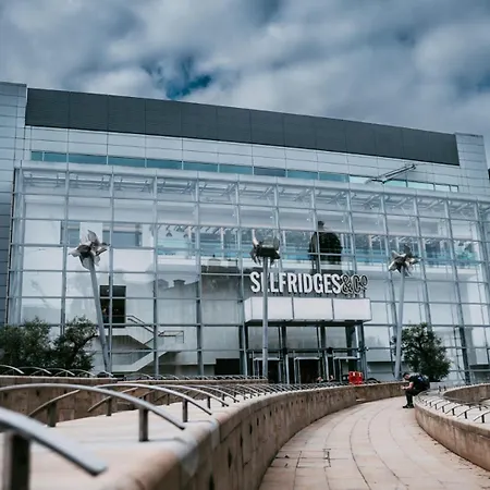 Centre Apt, With Free Secured Parking & Balcony, Sleeps 4 Mánchester