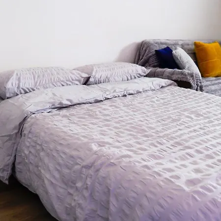 Centre Apt, With Free Secured Parking & Balcony, Sleeps 4 Apartamento