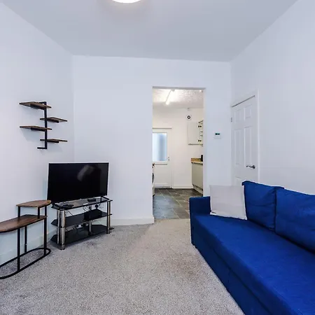 Bright & Comfy 4-bedroom House 10 Mins To By Rest&recharge 別荘 マンチェスター