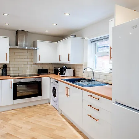 דירה Newly Furnished Cosy 3 Bed 20mins From Center