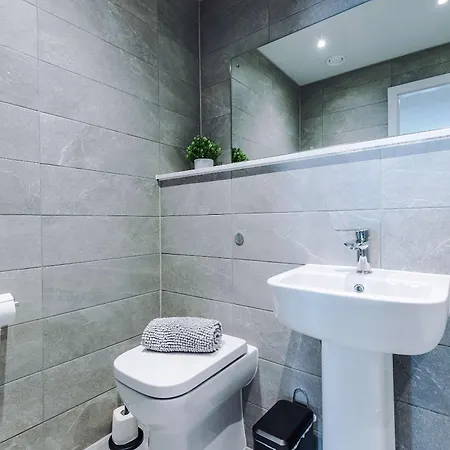 Stunning New 2-bed Flat In Perfect For Couples Apartment *