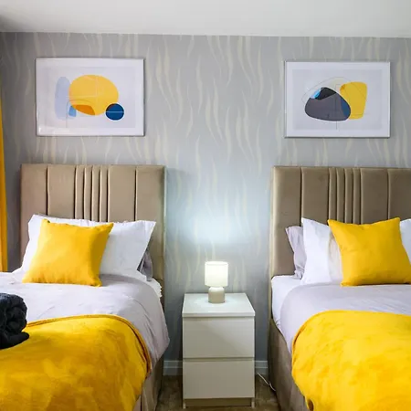 Holiday home Droylsden Eden - Next To Tram - Free Parking Near Coop- Live & Etihad Stadium *