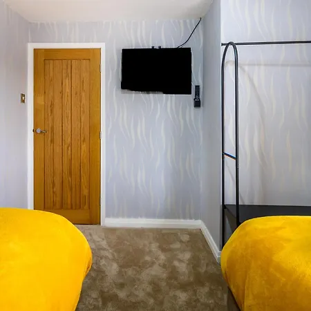 Holiday home Droylsden Eden - Next To Tram - Free Parking Near Coop- Live & Etihad Stadium Manchester