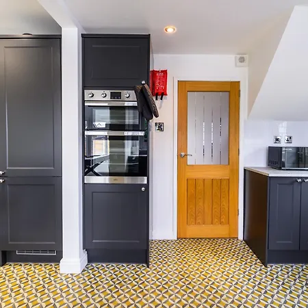 Droylsden Eden - Next To Tram - Free Parking Near Coop- Live & Etihad Stadium Holiday home *