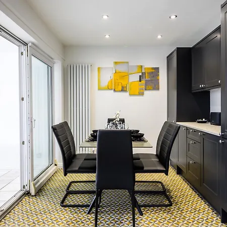 Droylsden Eden - Next To Tram - Free Parking Near Coop- Live & Etihad Stadium Holiday home