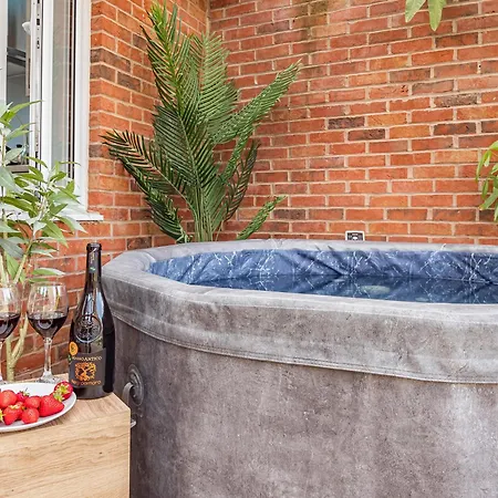 Chic Riverside Retreat Salford 4bd Free Parking * Μάντσεστερ