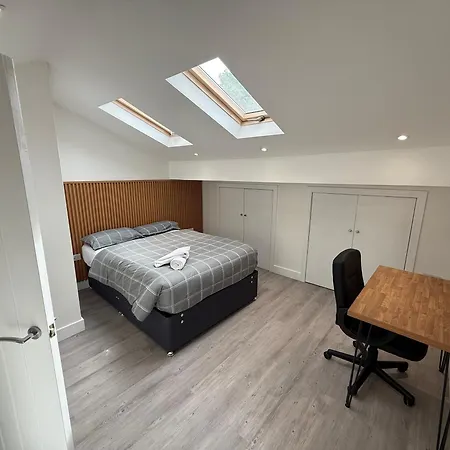 Moorfields Guest house *