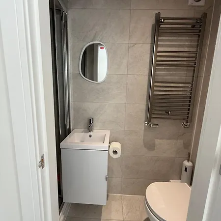 招待所 Moorfields