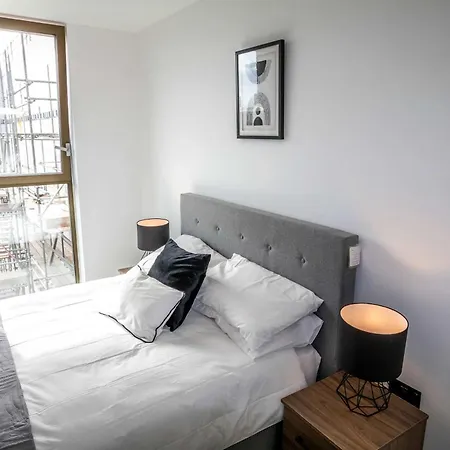 Stunning 2 Bedroom In *