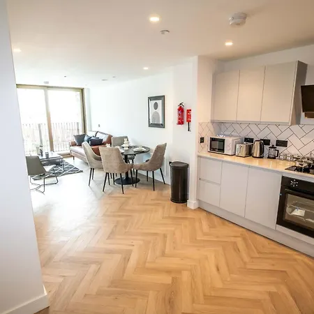 Stunning 2 Bedroom In Apartament