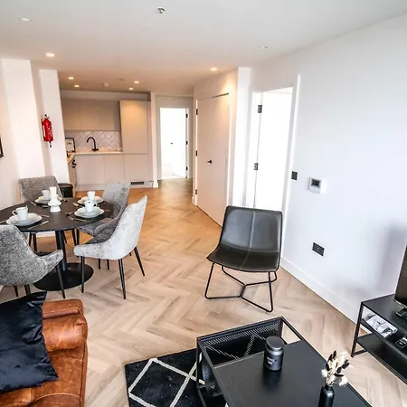 Stunning 2 Bedroom In Apartman *